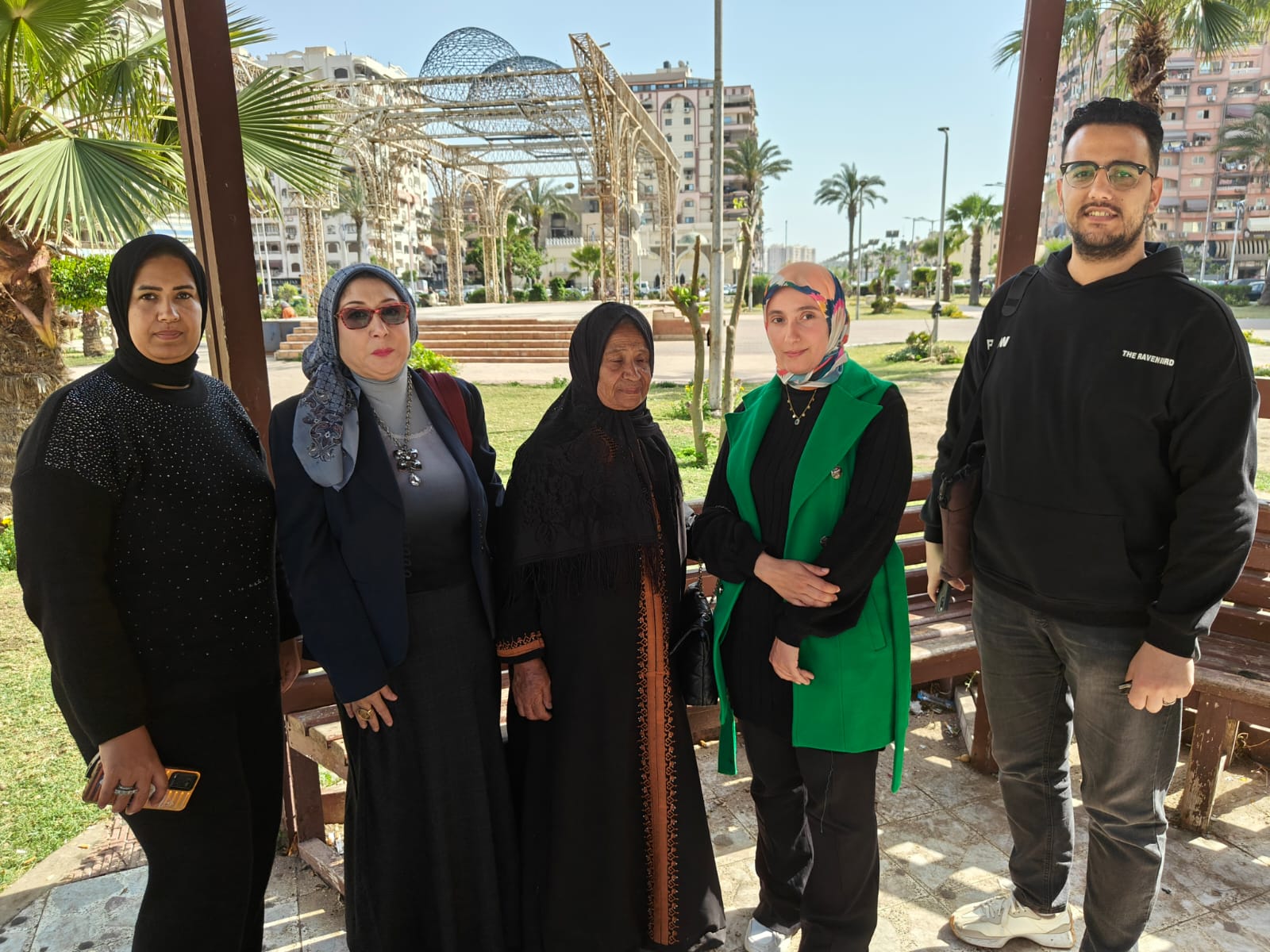 لقاء السيدة العجوز