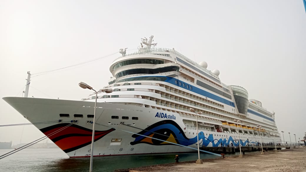 السفينة السياحية_1