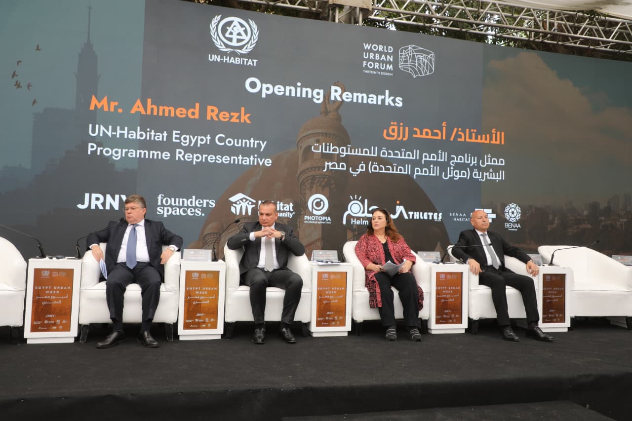 جانب من الندوة (2)