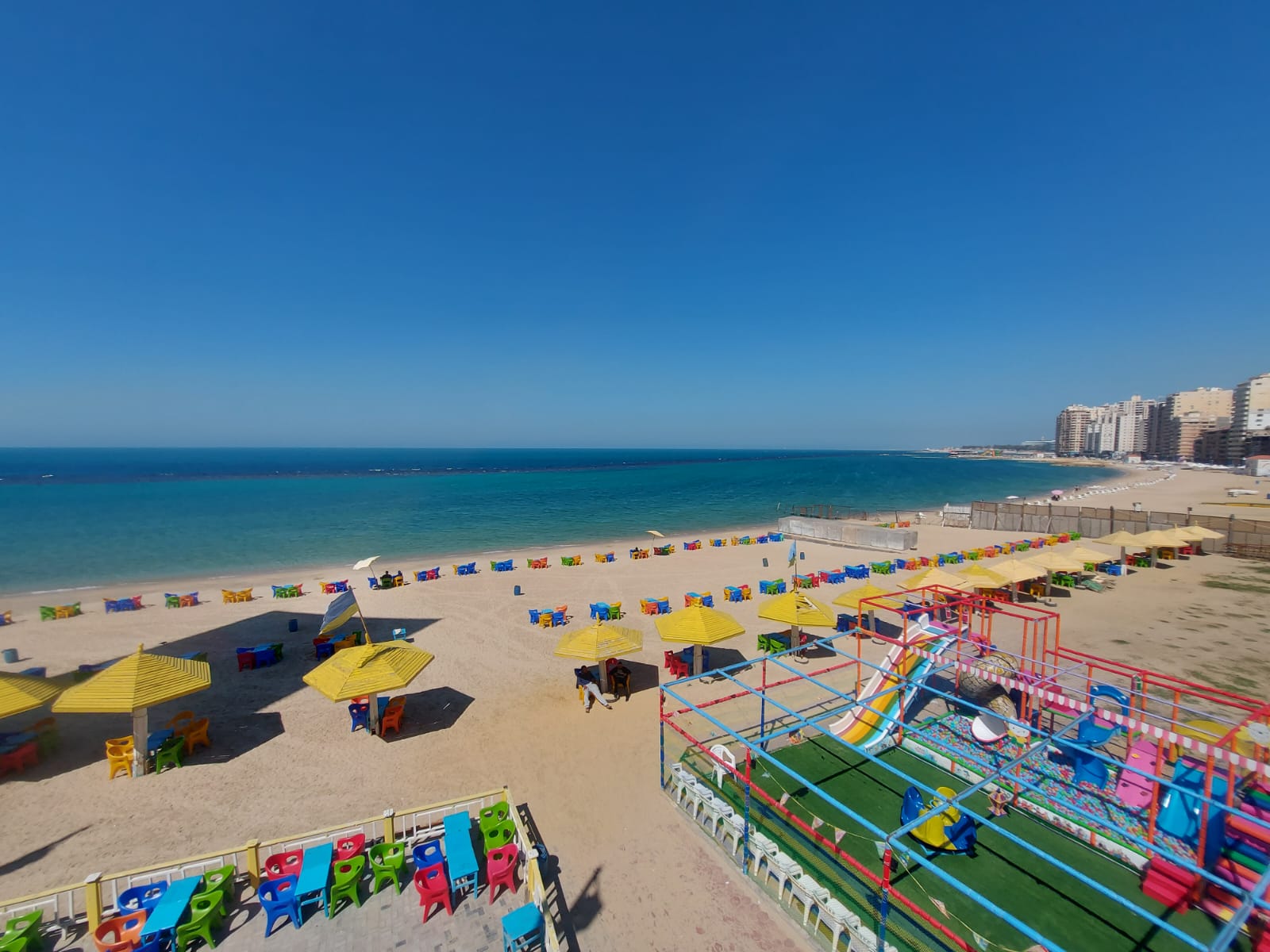 تجهيز الشواطئ للمصيف