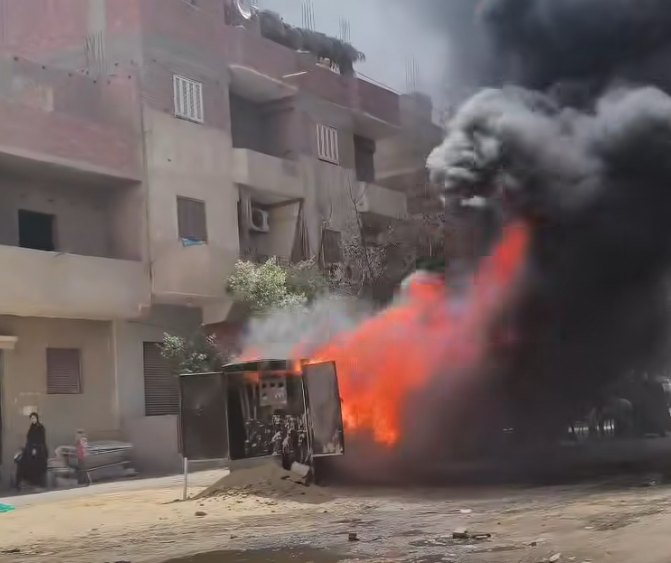 جانب من الحريق