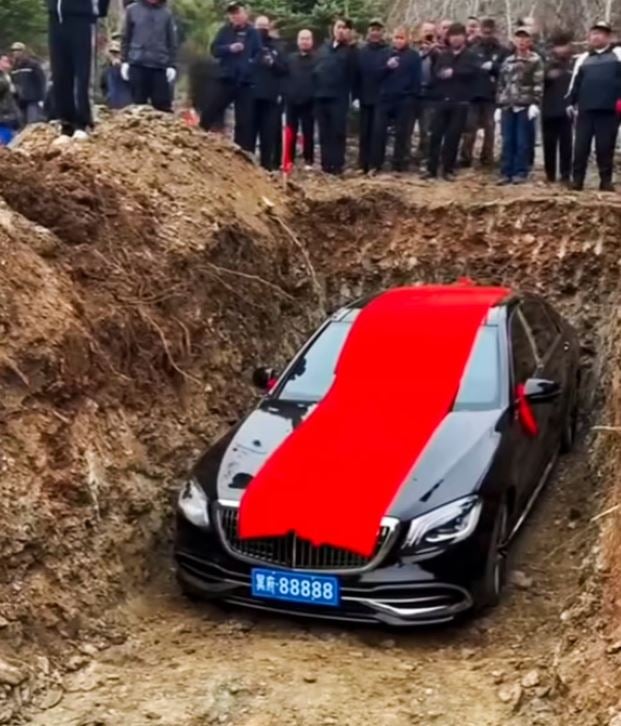 دفن السيارة