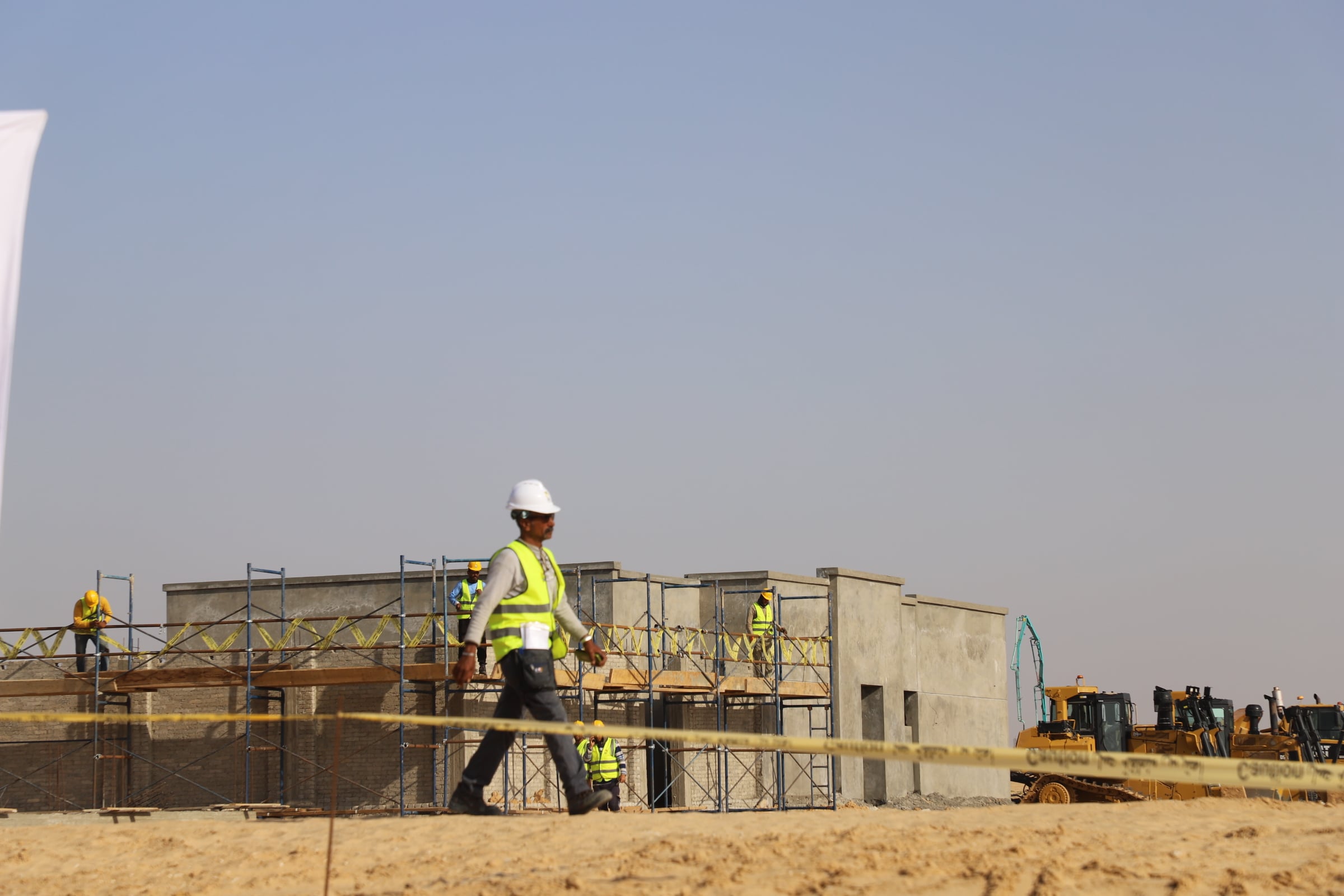 العمل متواصل في التجمعات السكنية الجديدة برفح