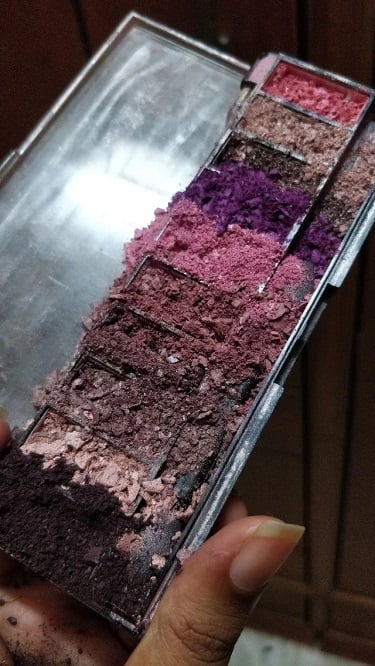 تكسير علبة مكياج