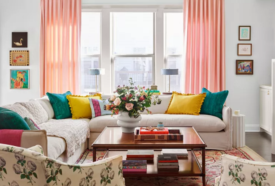 مفروشات ملونة