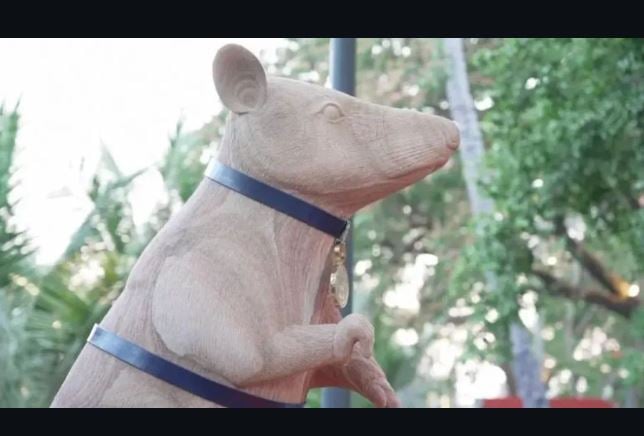 تمثال للفأر