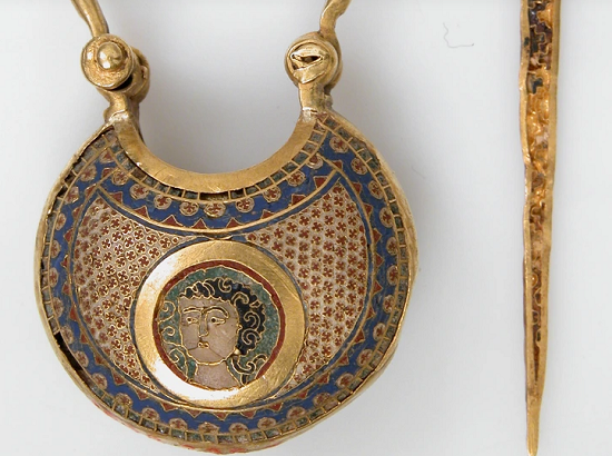 قلائد العطر