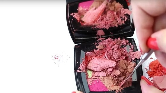 تكسير المكياج