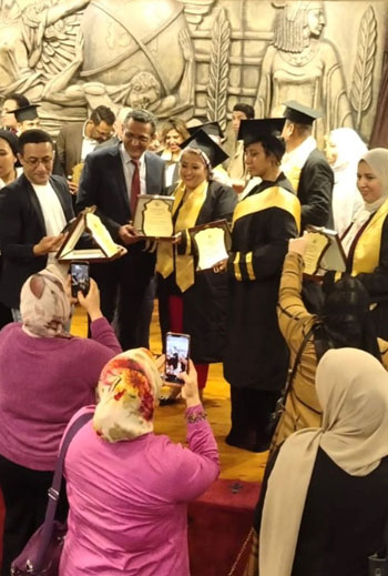 نقابة الصحفيين تكرم الزميلة دينا الحسيني (1)