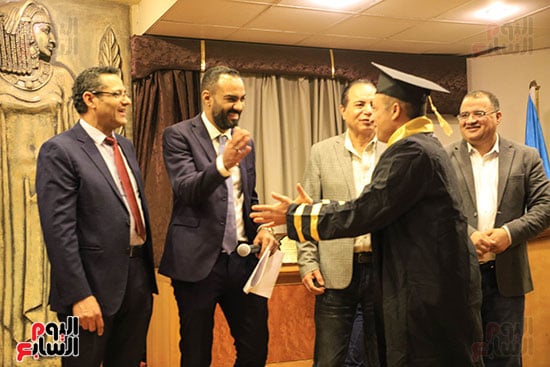 الزميل مايكل فارس أثناء التكريم