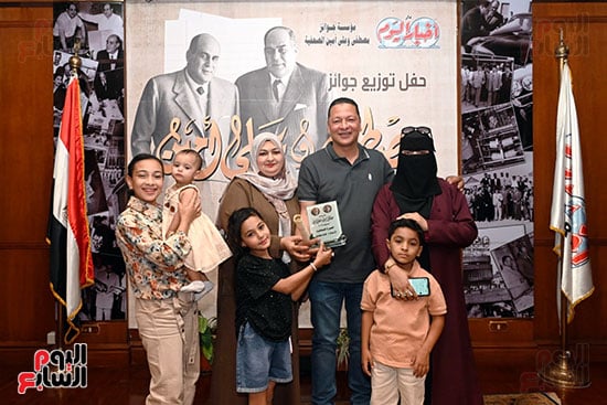 الزميل خالد كامل واسرته
