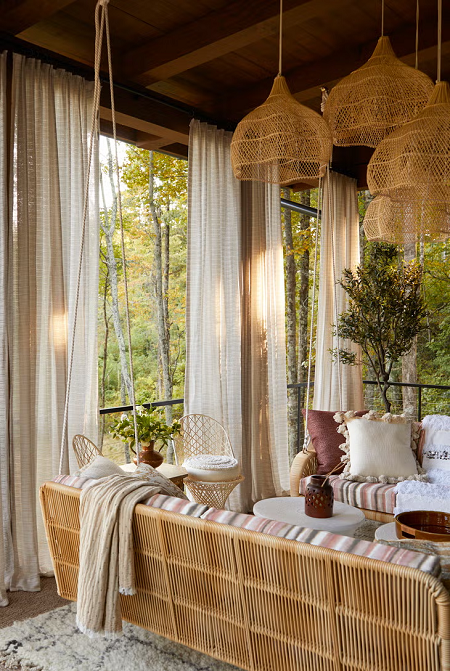 إضافة ستائر خفيفة