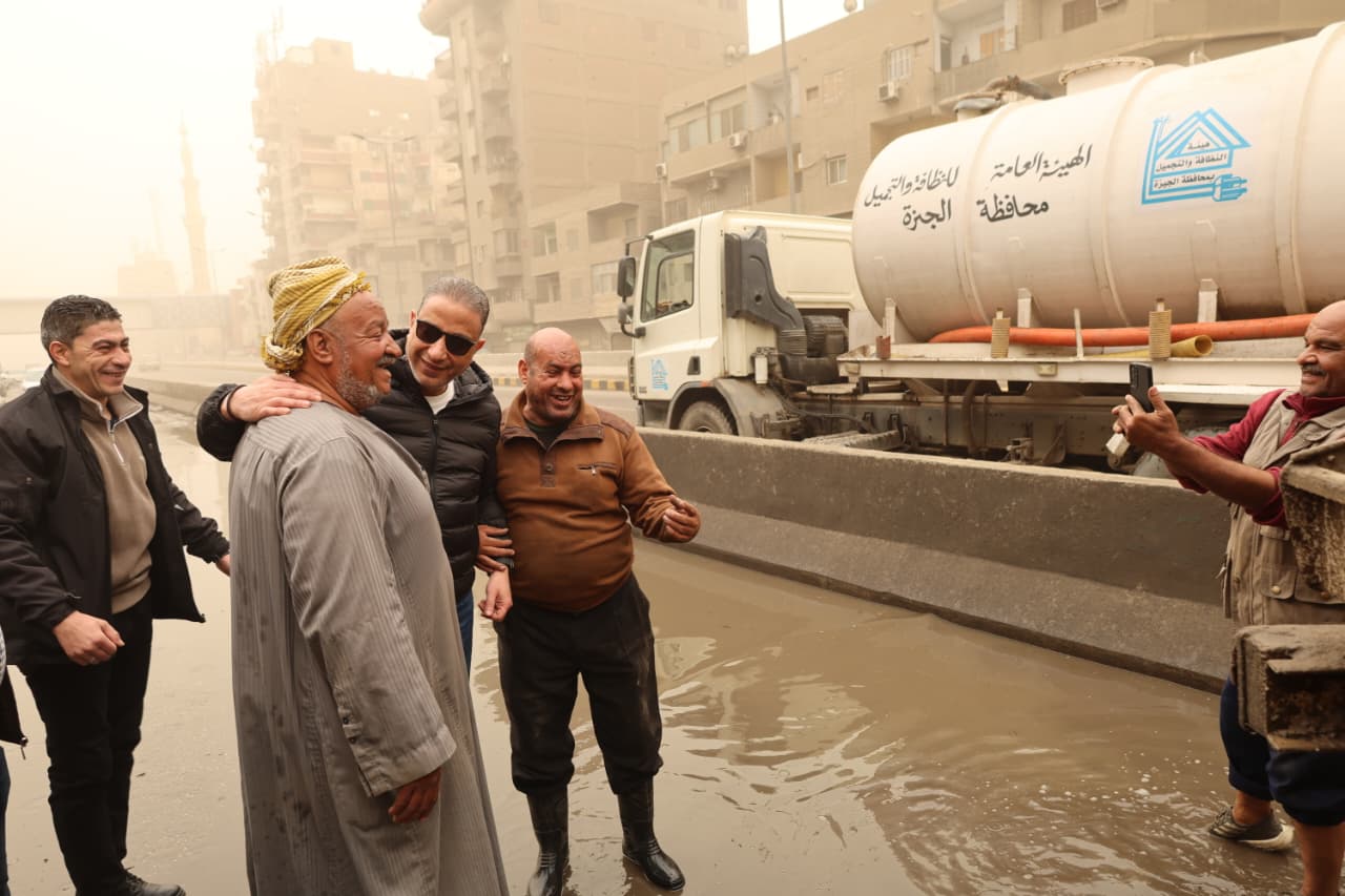 محافظ الجيزة يتفقد جهود شفط مياه الأمطار (3)