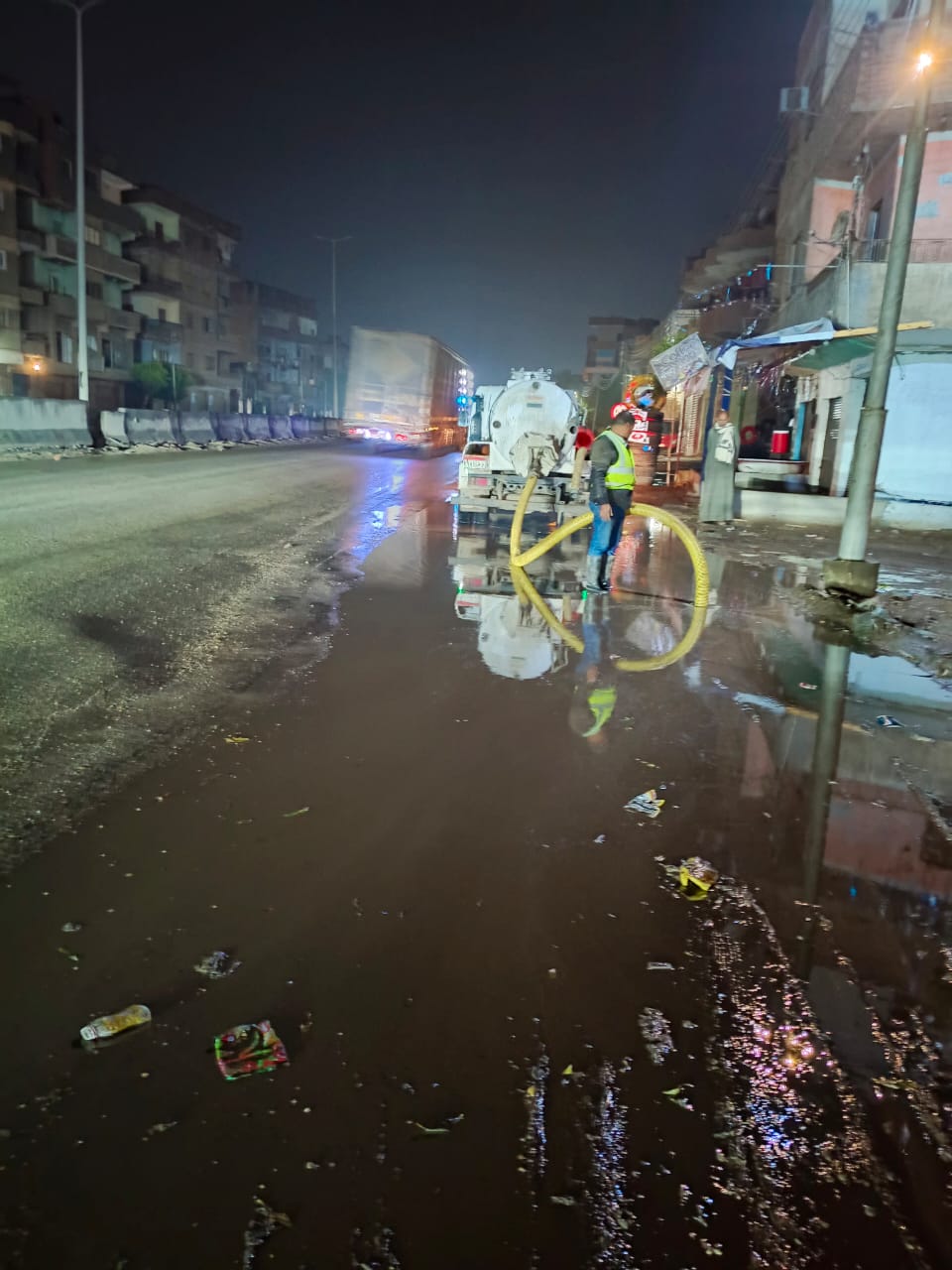 استمرار أعمال شفط مياه الامطار