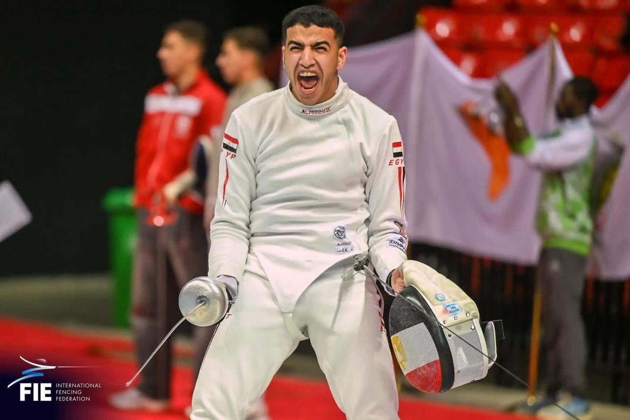 فوزر  الطالب يوسف عمرو عبد الحكيم عيسى بسلاح المبارزة