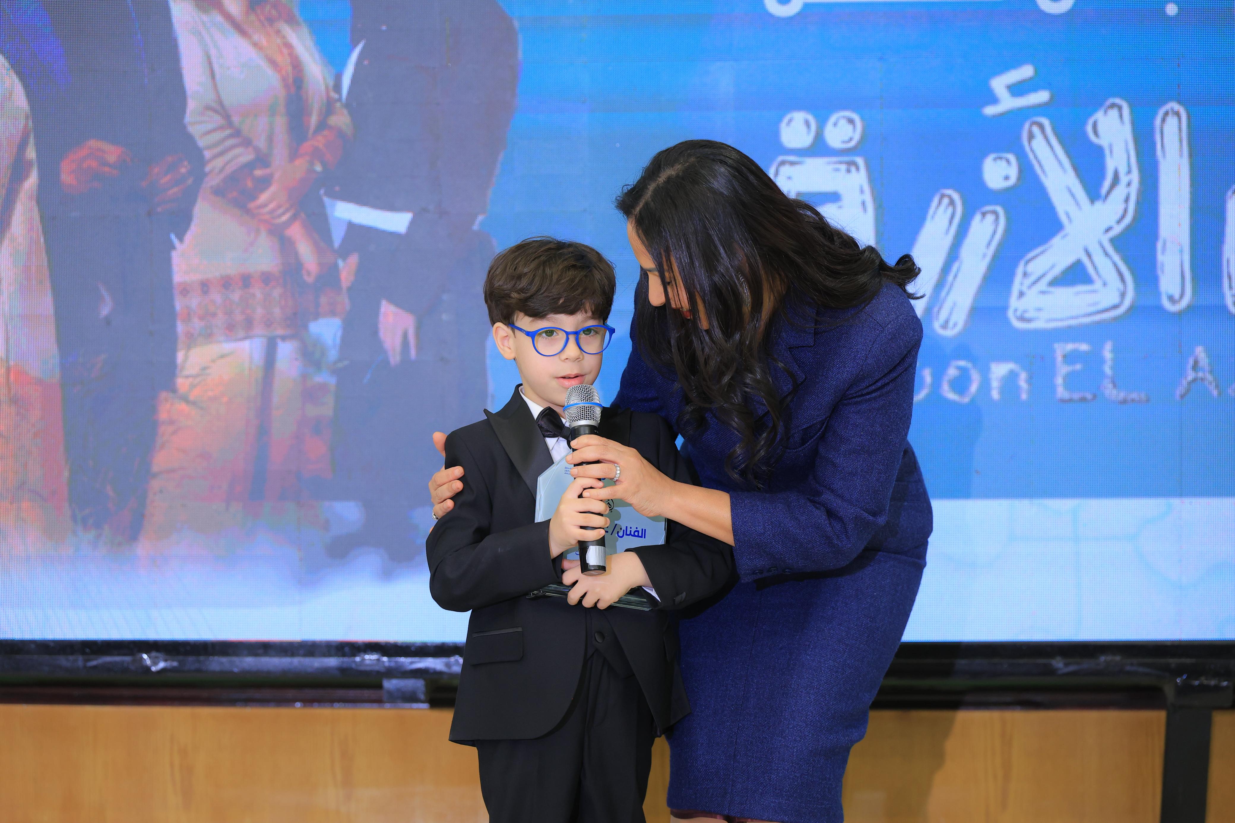 الدكتورة مايا مرسى تكرم مسلسل اللون الأزرق الدكتورة مايا مرسى تكرم مسلسل اللون الأزرق