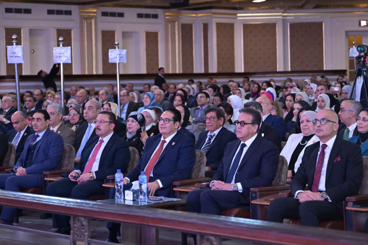 حضور وزير الصحة والسكان ورئيس جامعة القاهرة حضور وزير الصحة والسكان ورئيس جامعة القاهرة
