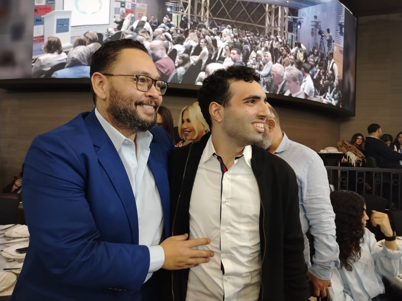 تفاعل الفنانين مع جمهورة تفاعل الفنانين مع جمهورة