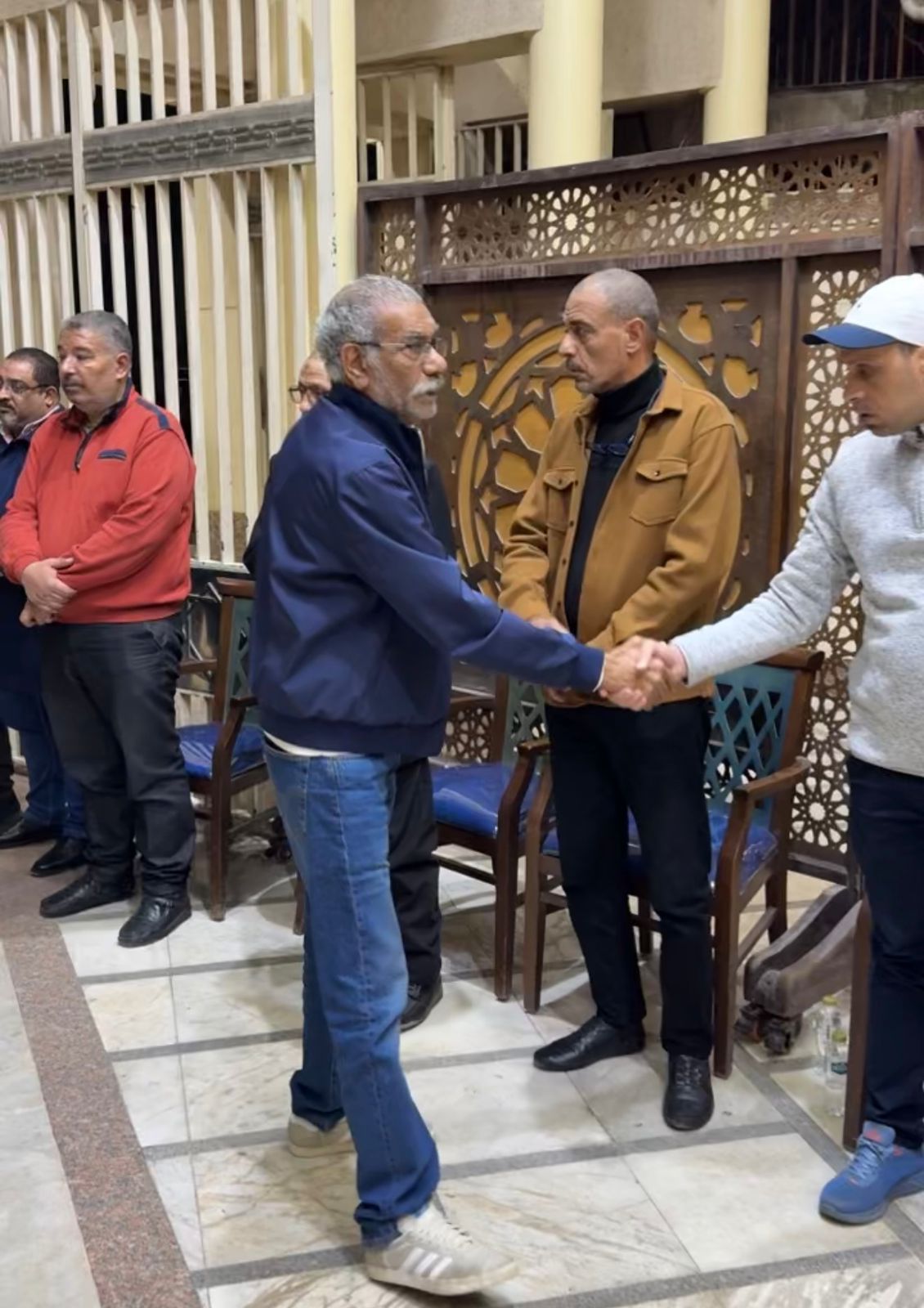 سيد رجب يقدم واجب العزاء