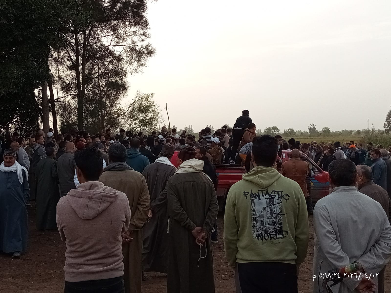 أهالي قرية الحوة يشيعون جثمان  الزوجين