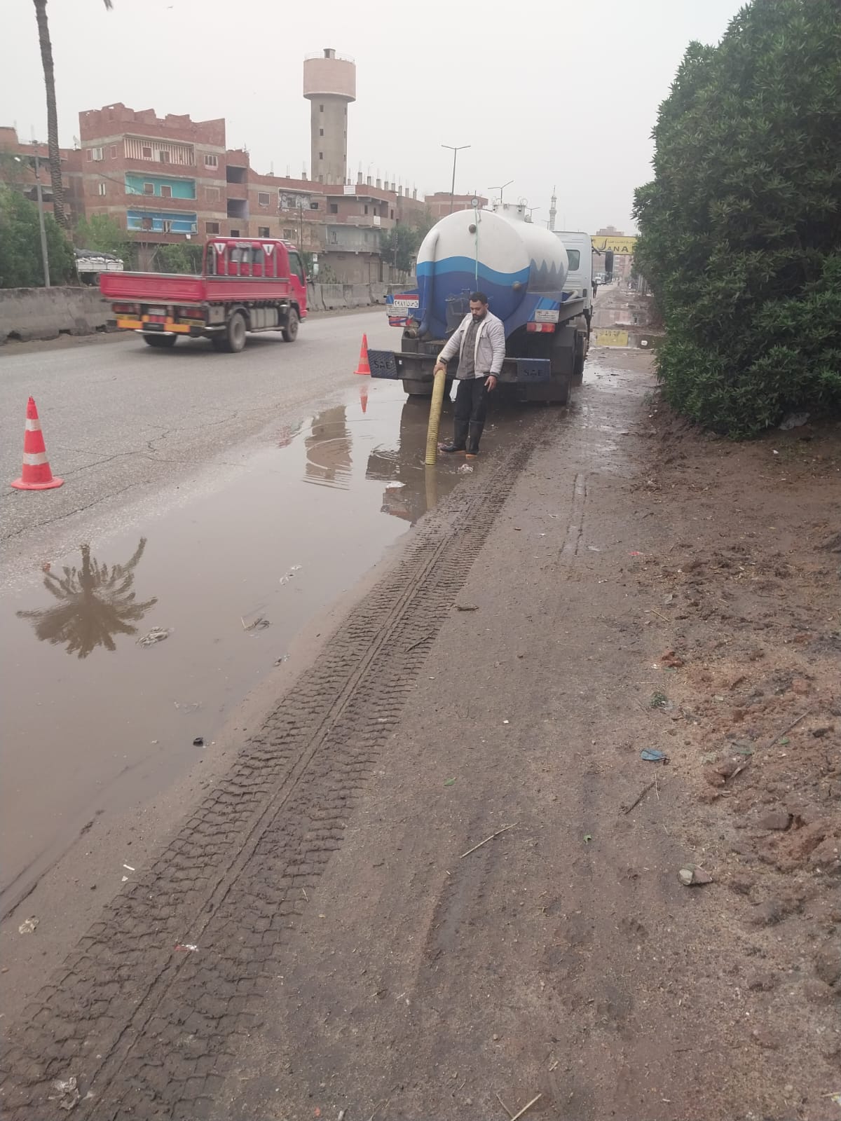 أعمال شفط مياه الامطار