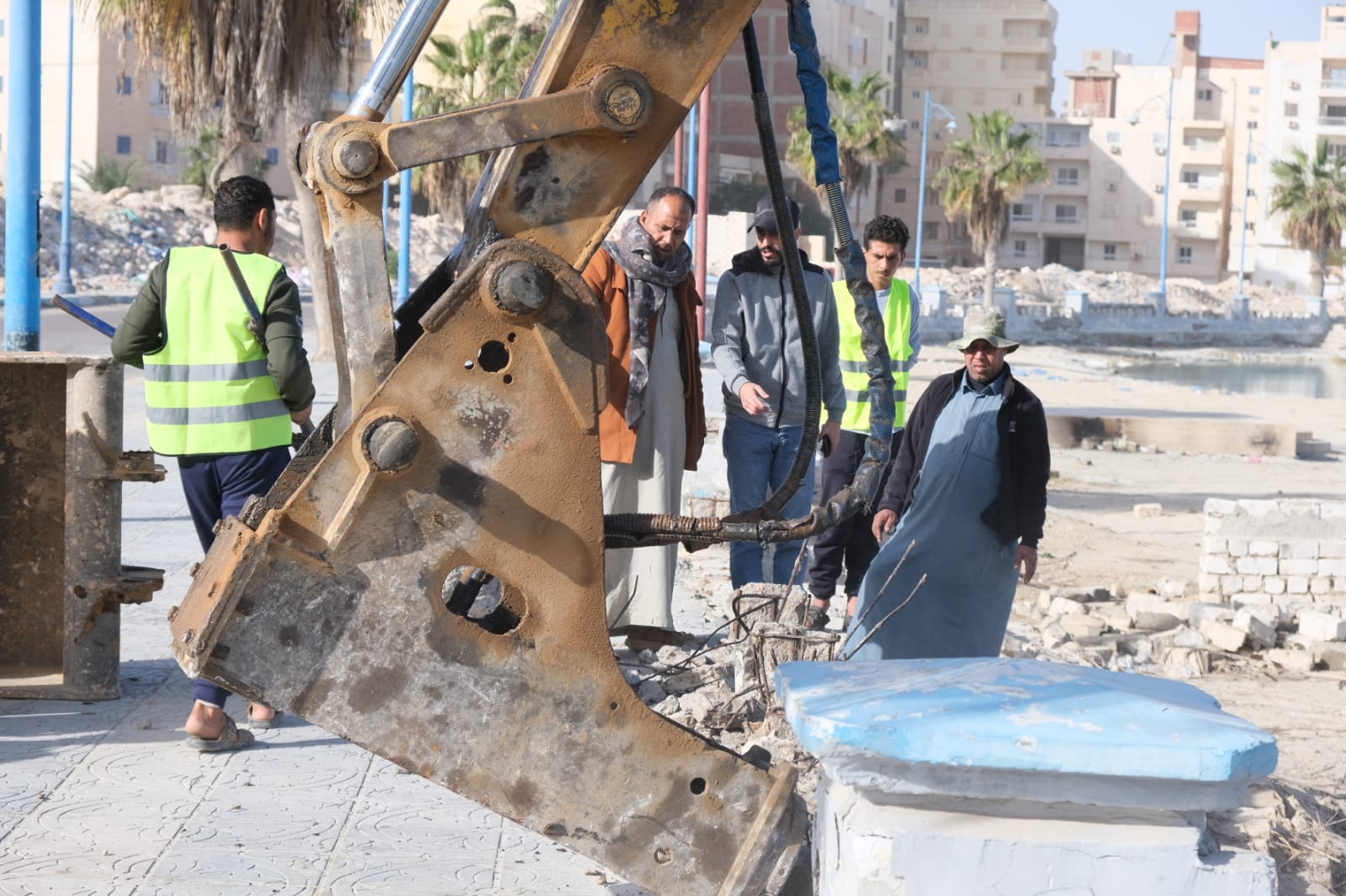 جانب من احلال وتطوير الكورنيش الشرقي