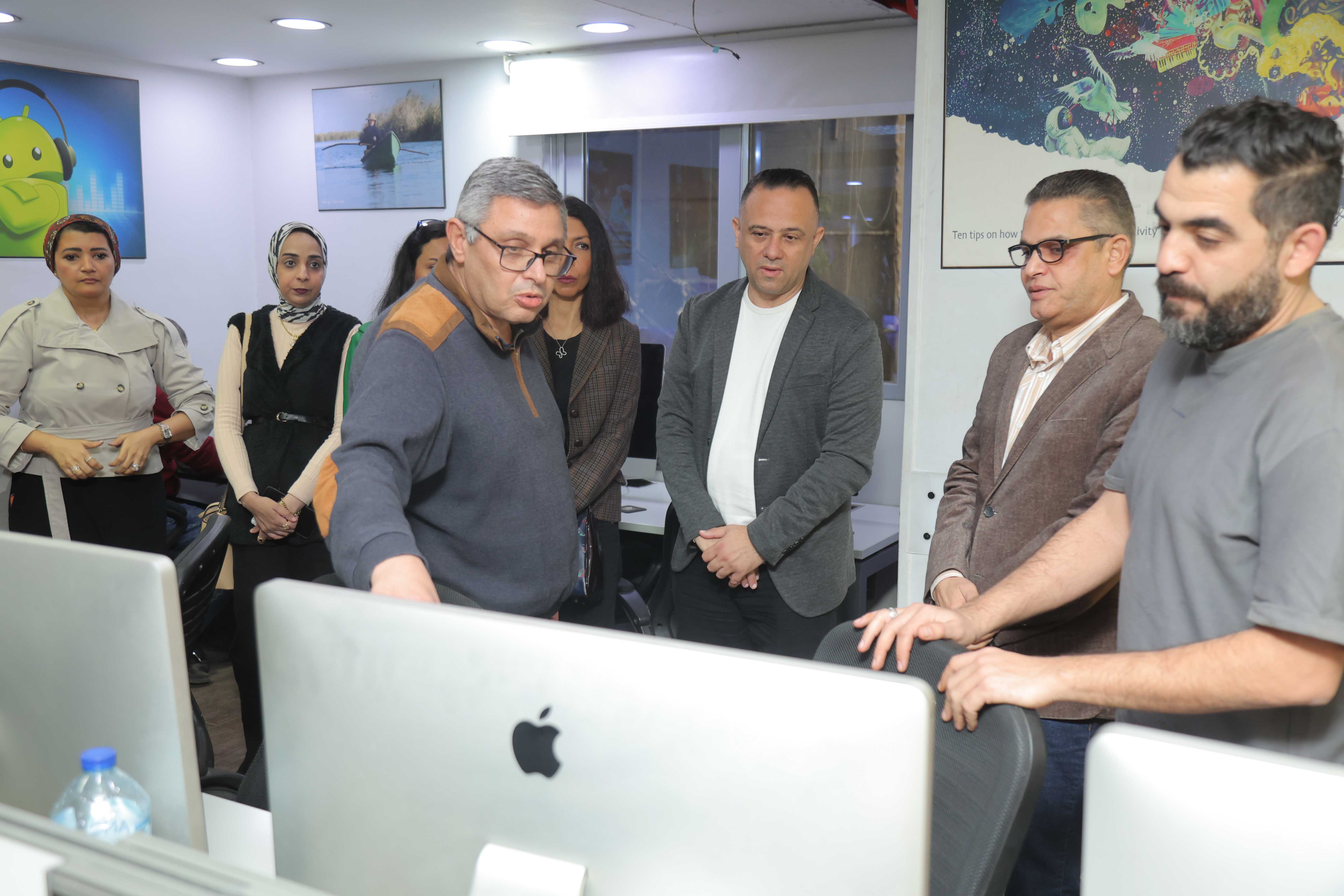 قيادات راديو النيل يتفقدون اليوم السابع