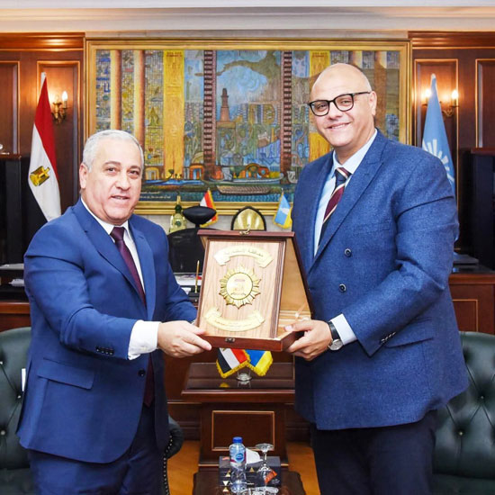 جانب-من-التوقيع-(4)