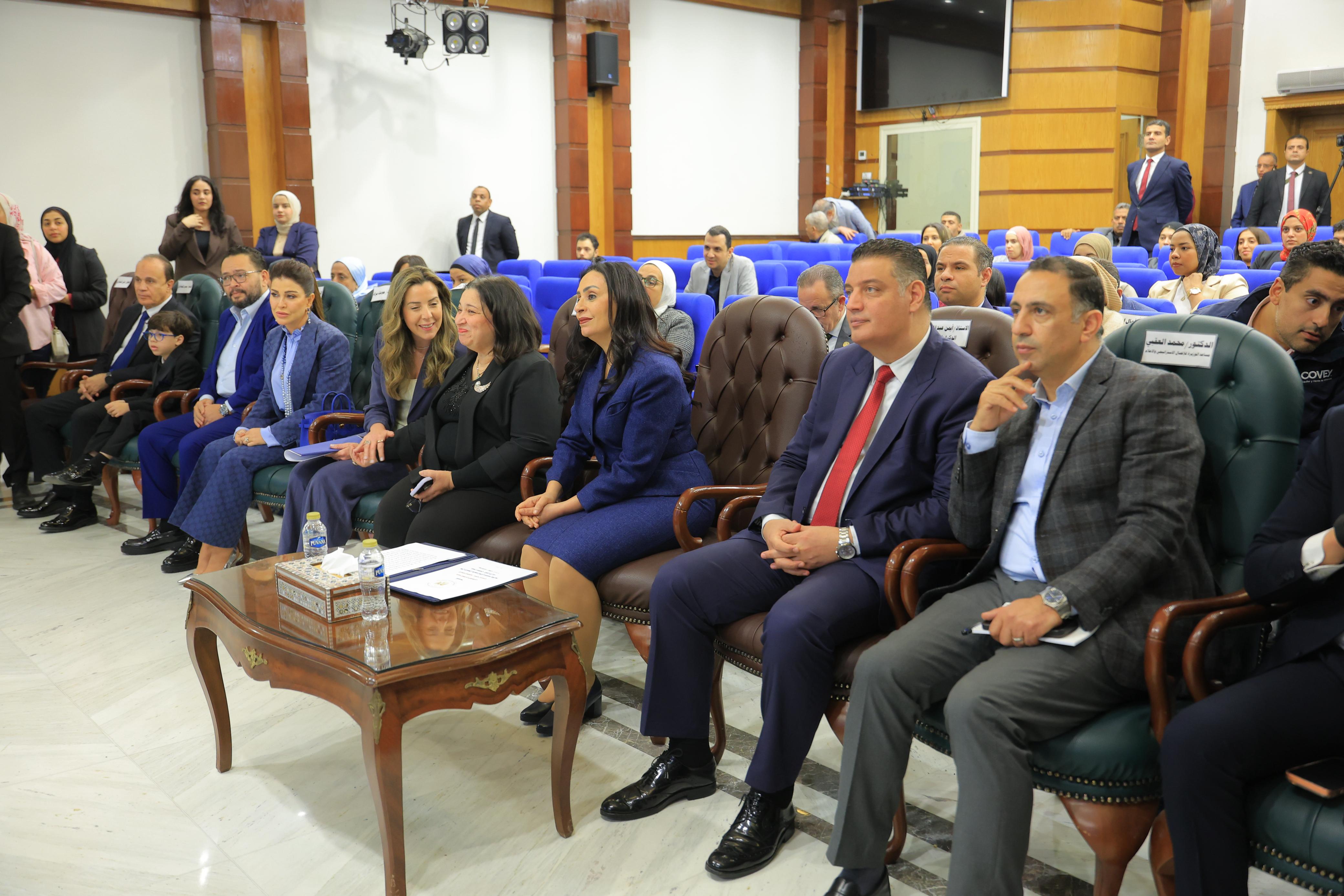 جانب من تكريم مسلسل «اللون الأزرق جانب من تكريم مسلسل «اللون الأزرق