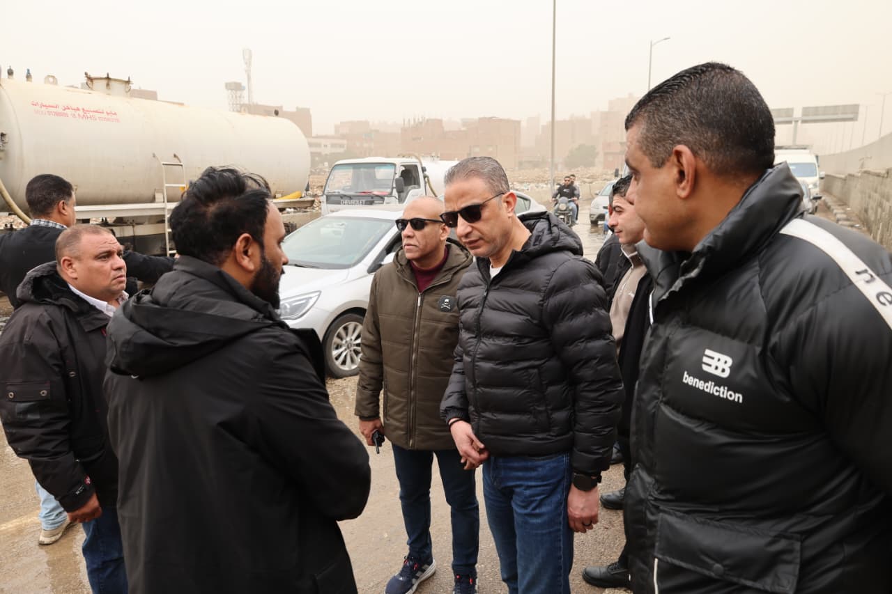 محافظ الجيزة يتفقد جهود شفط مياه الأمطار (2)