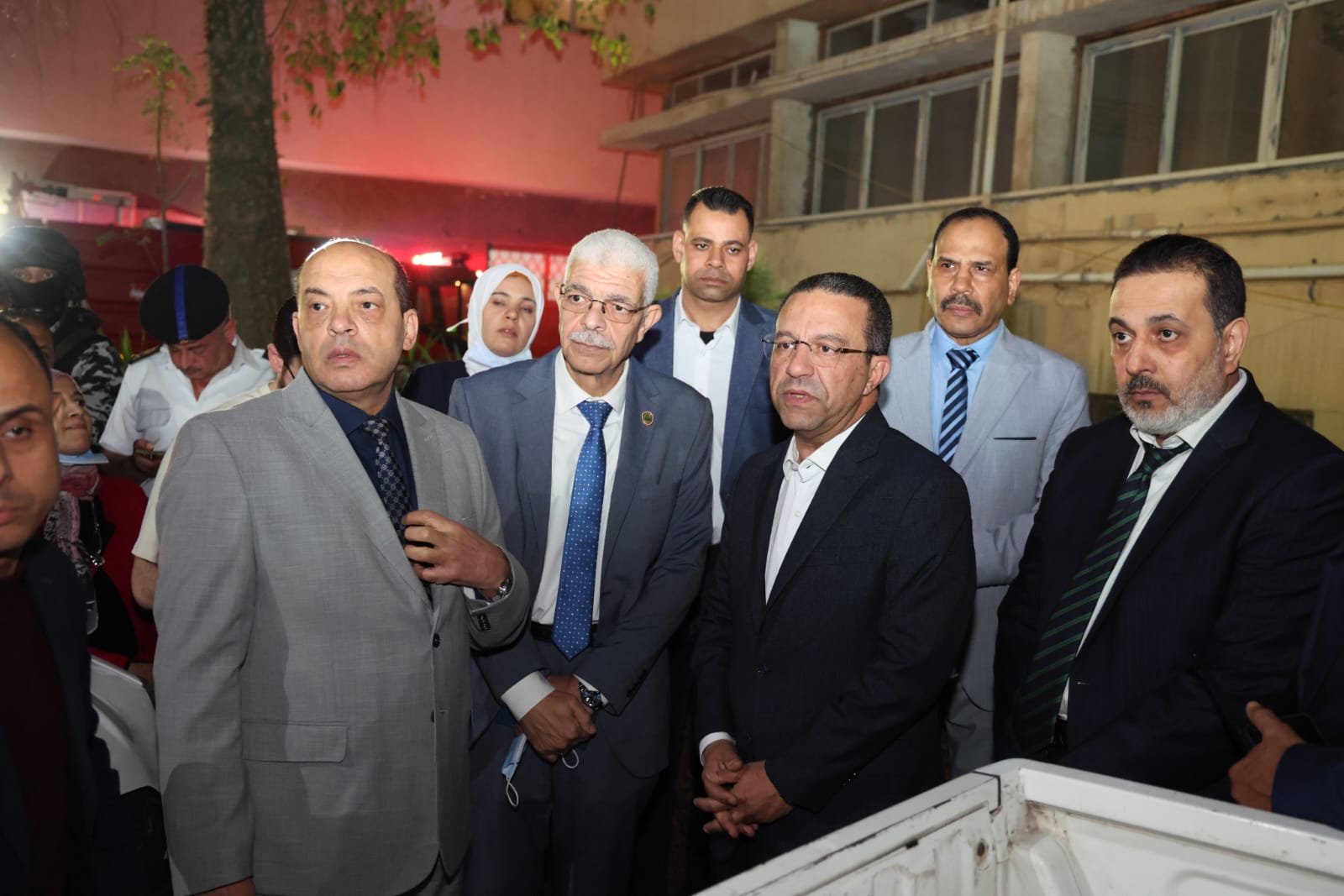 محافظ يتفقد الحريق 