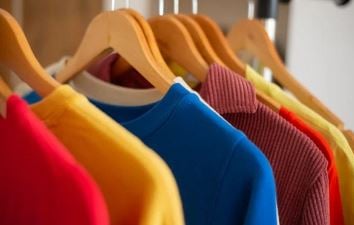 الملابس الملونة