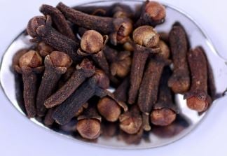 فوائد القرنفل للشعر