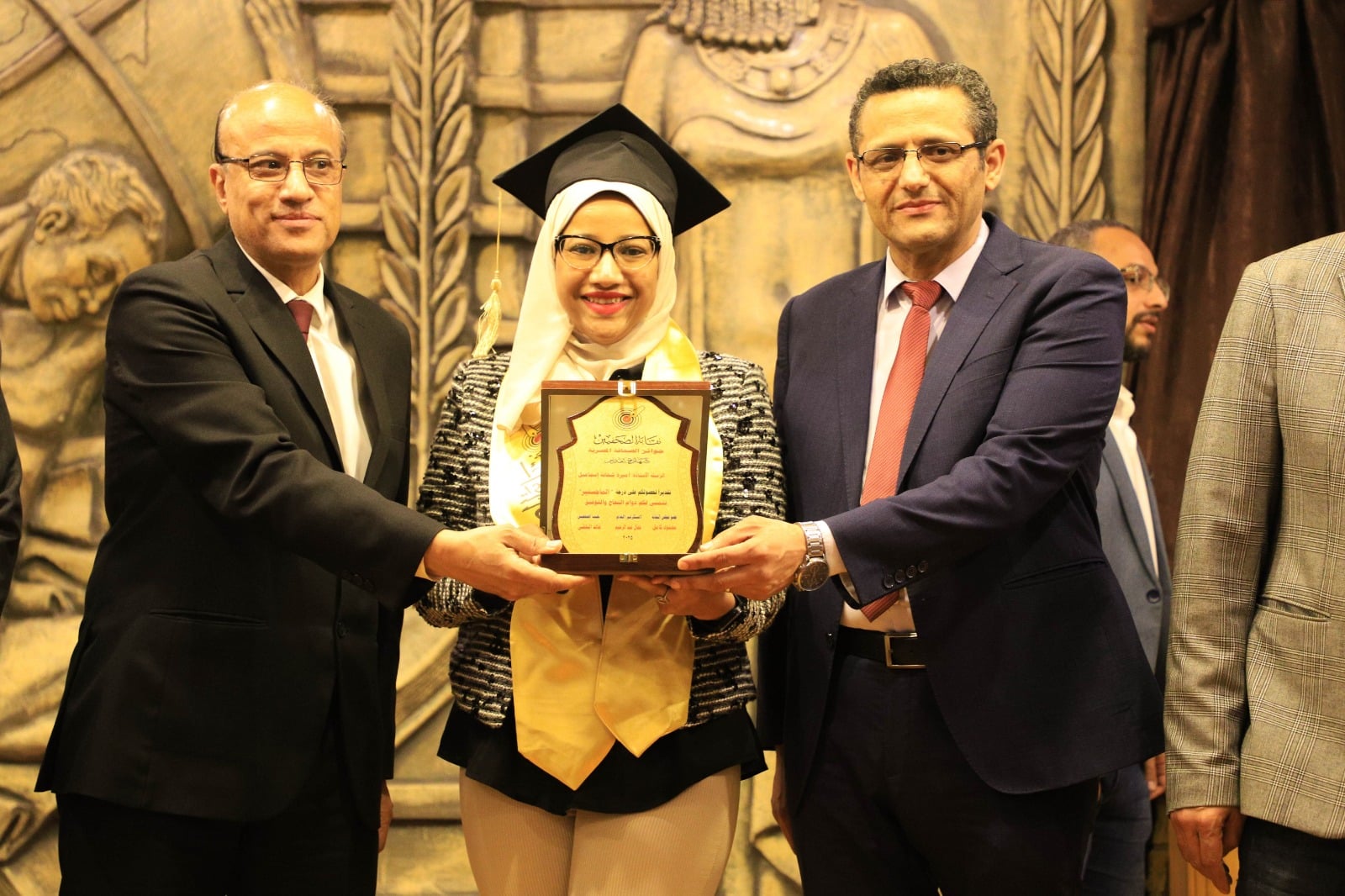 اثناء تلقى التكريم