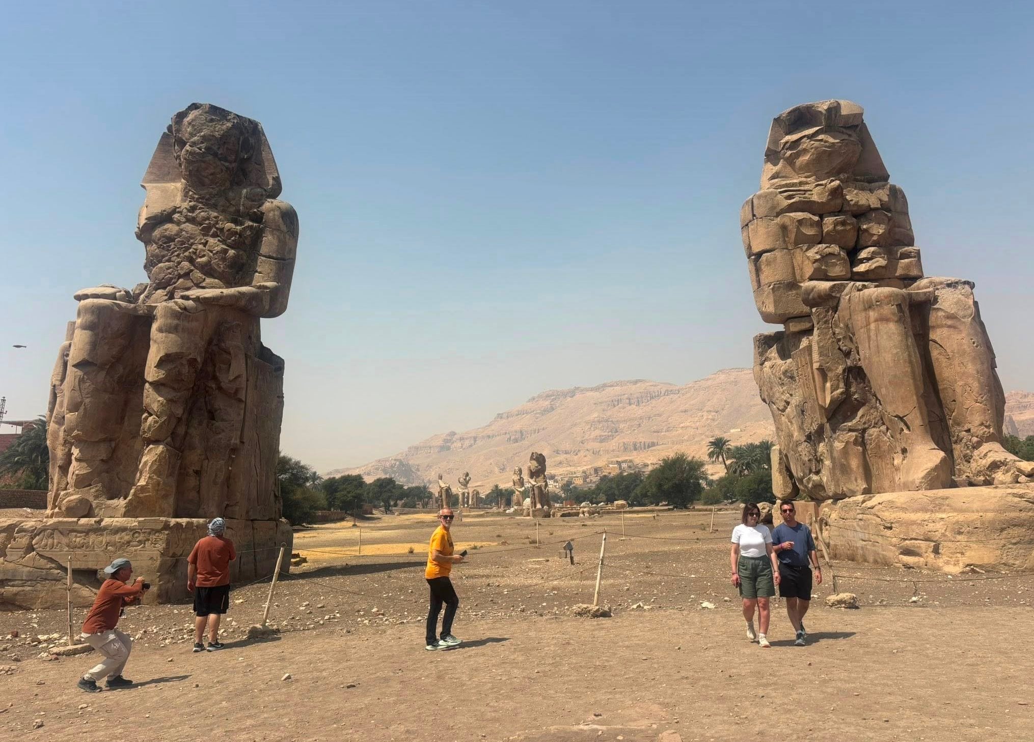 زيارات سياحية فى منطقة تمثالى ممنون