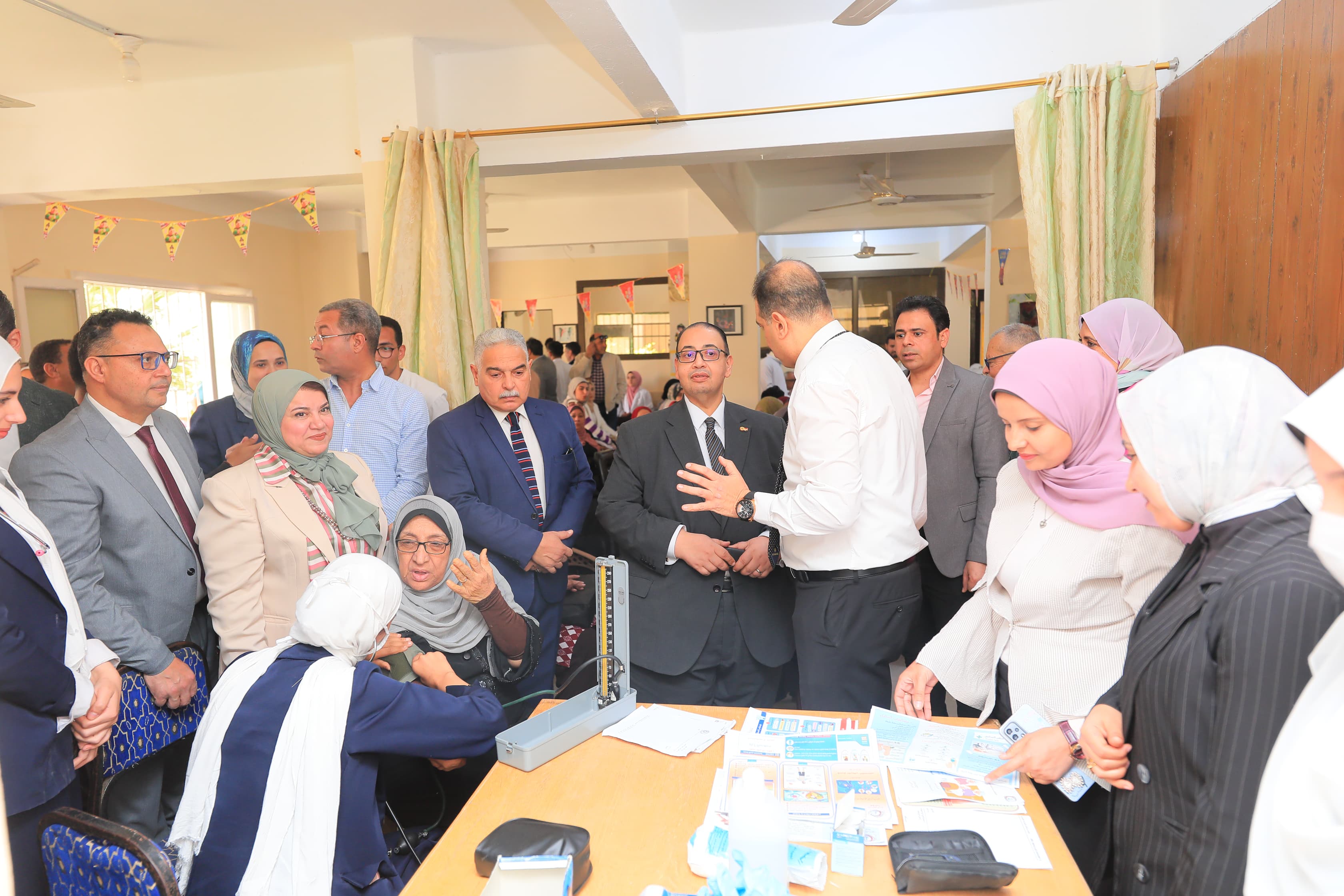 تقديم كافة الخدمات للمسنين