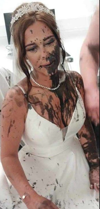 ملخطة بالطين