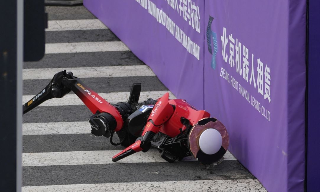 روبوت بشري يتجاوز الرقم القياسي العالمي البشري (4)