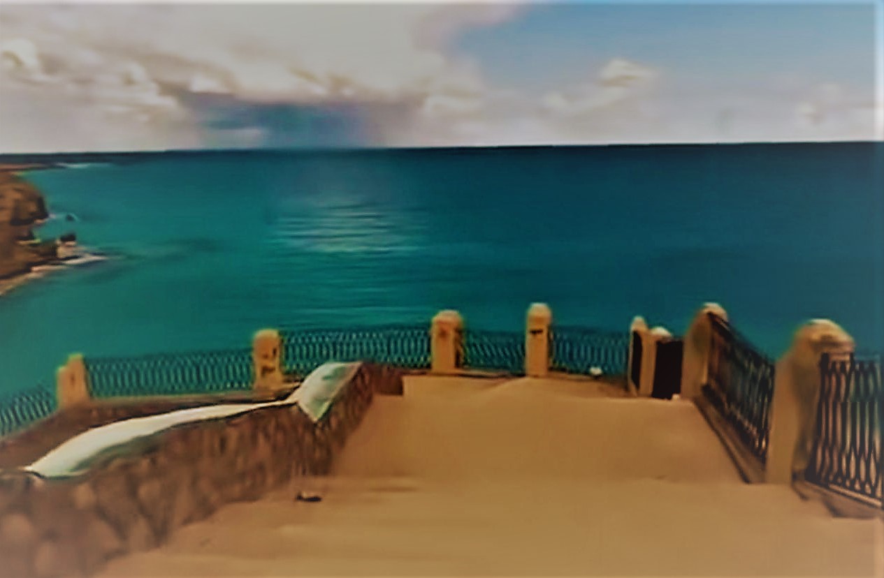 سلم النزول الى البحر هضبة عجيبة