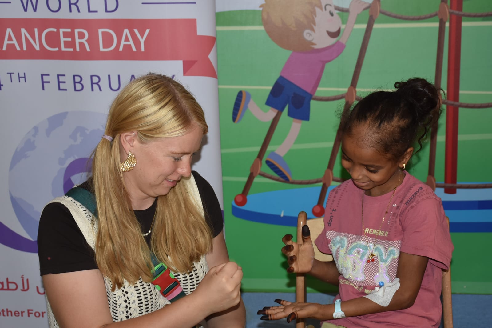 سويدية خلال دعم الاطفال محاربى السرطان بالأقصر