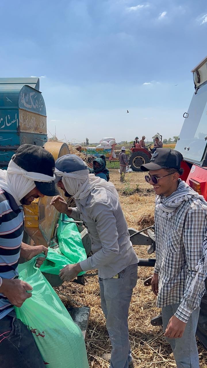 فرحة وسعادة علي وجوه المزارعين