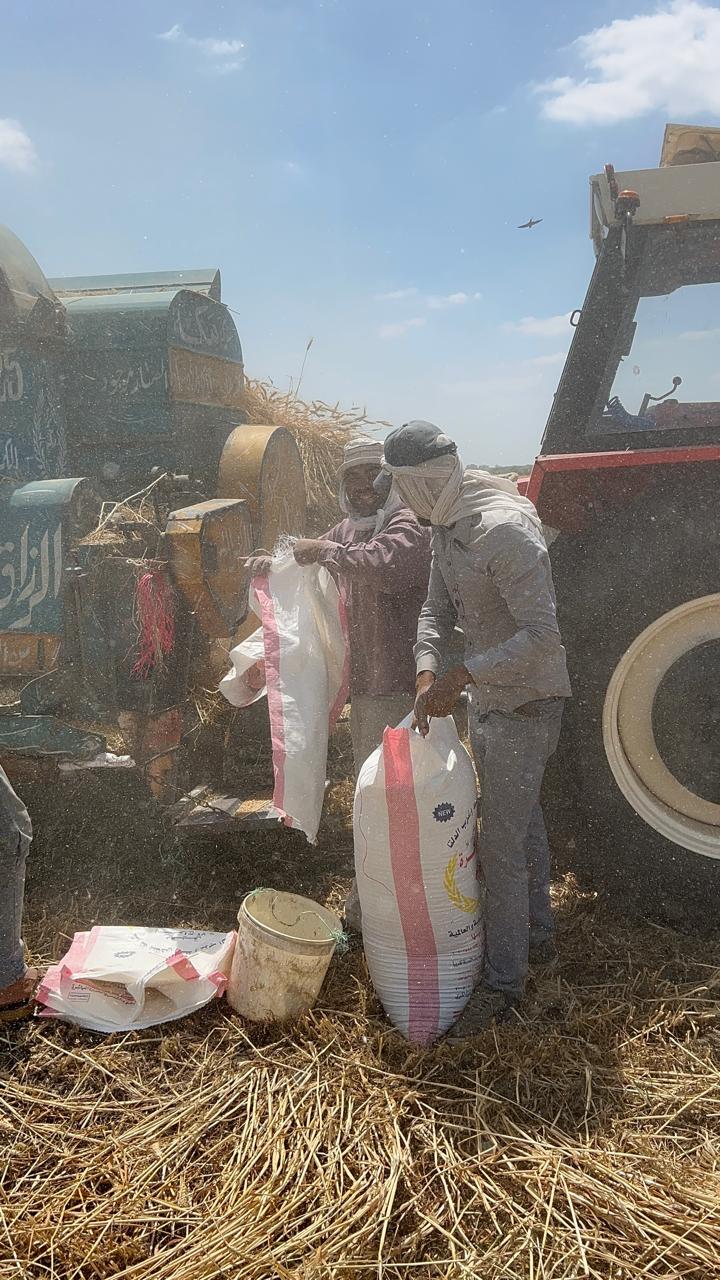 فرحة علي وجوه المزارعين