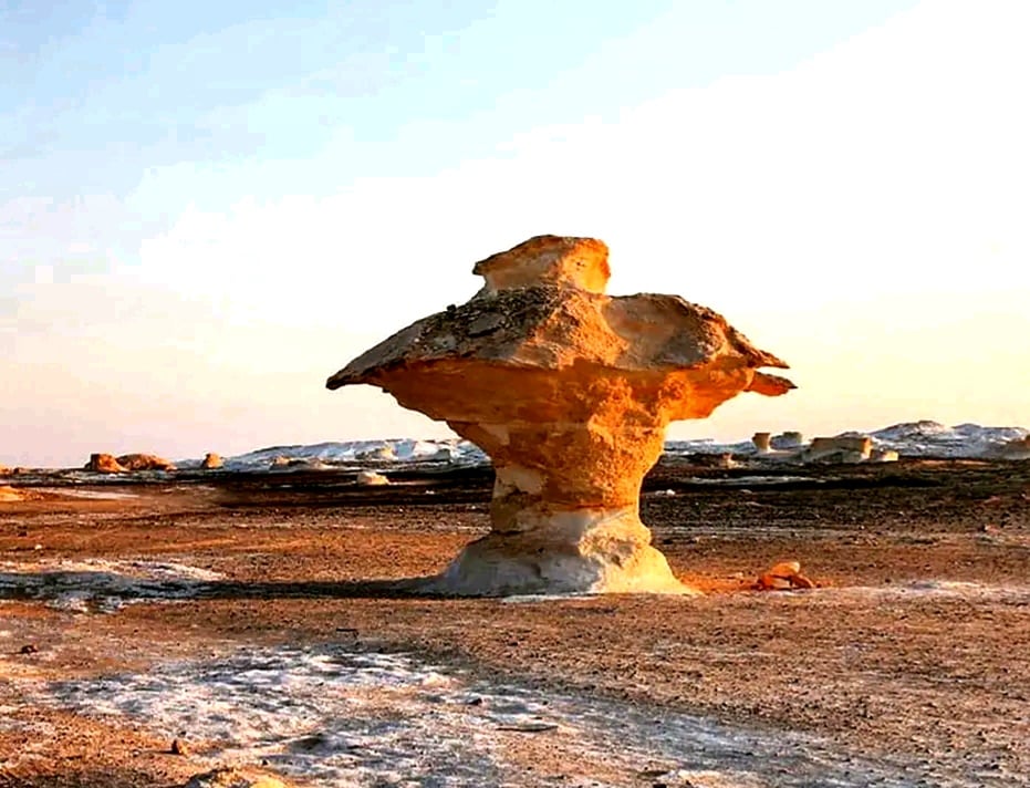 صخور الوادى الجديد المجسمة بالفرافرة