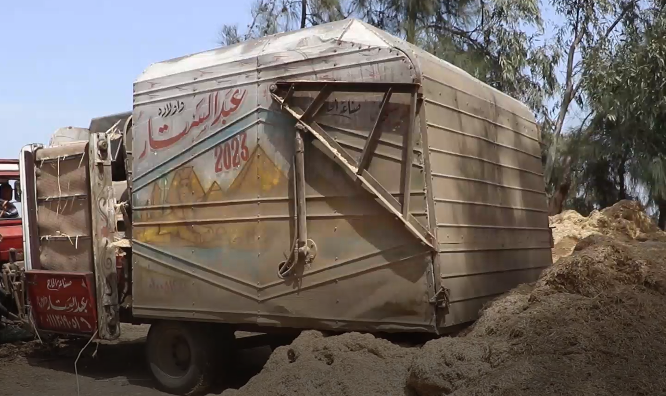 تفريغ التبن_1