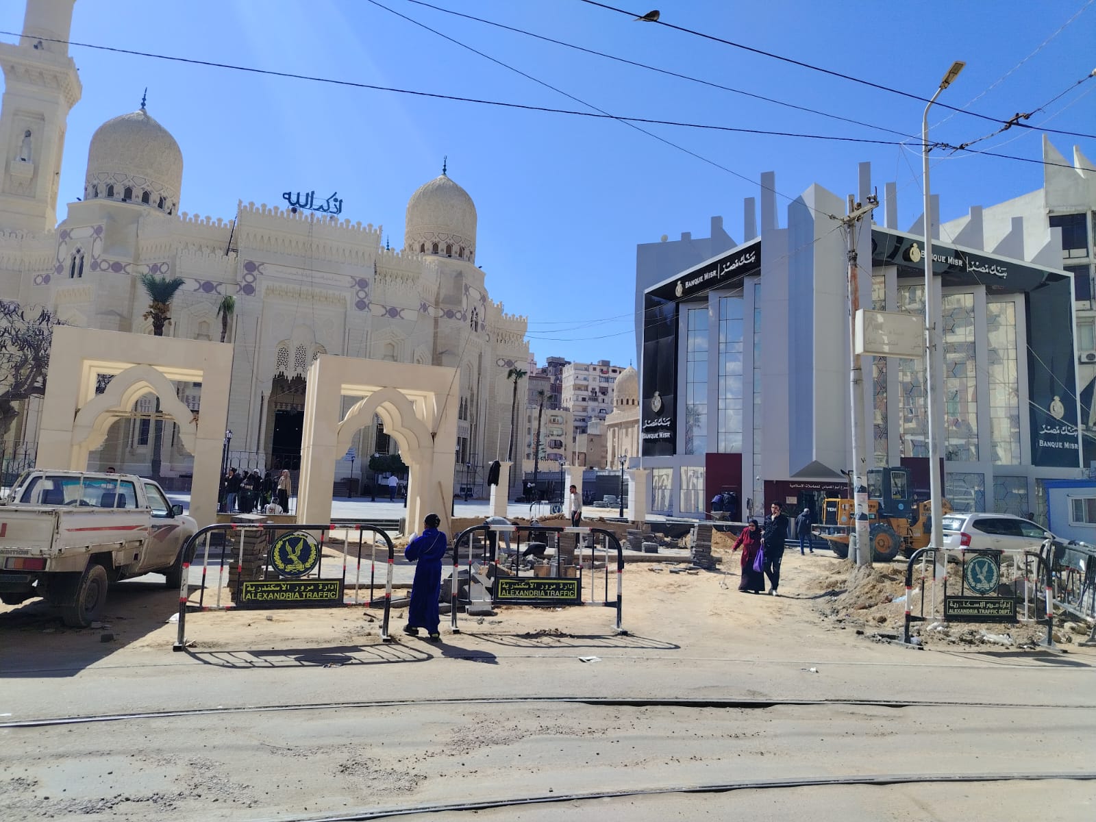 البوابة الخارجية للميدان