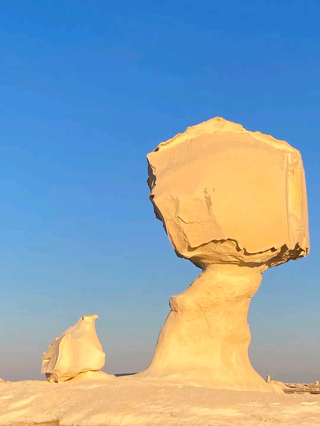 صخرة المشروم بالوادي الجديد