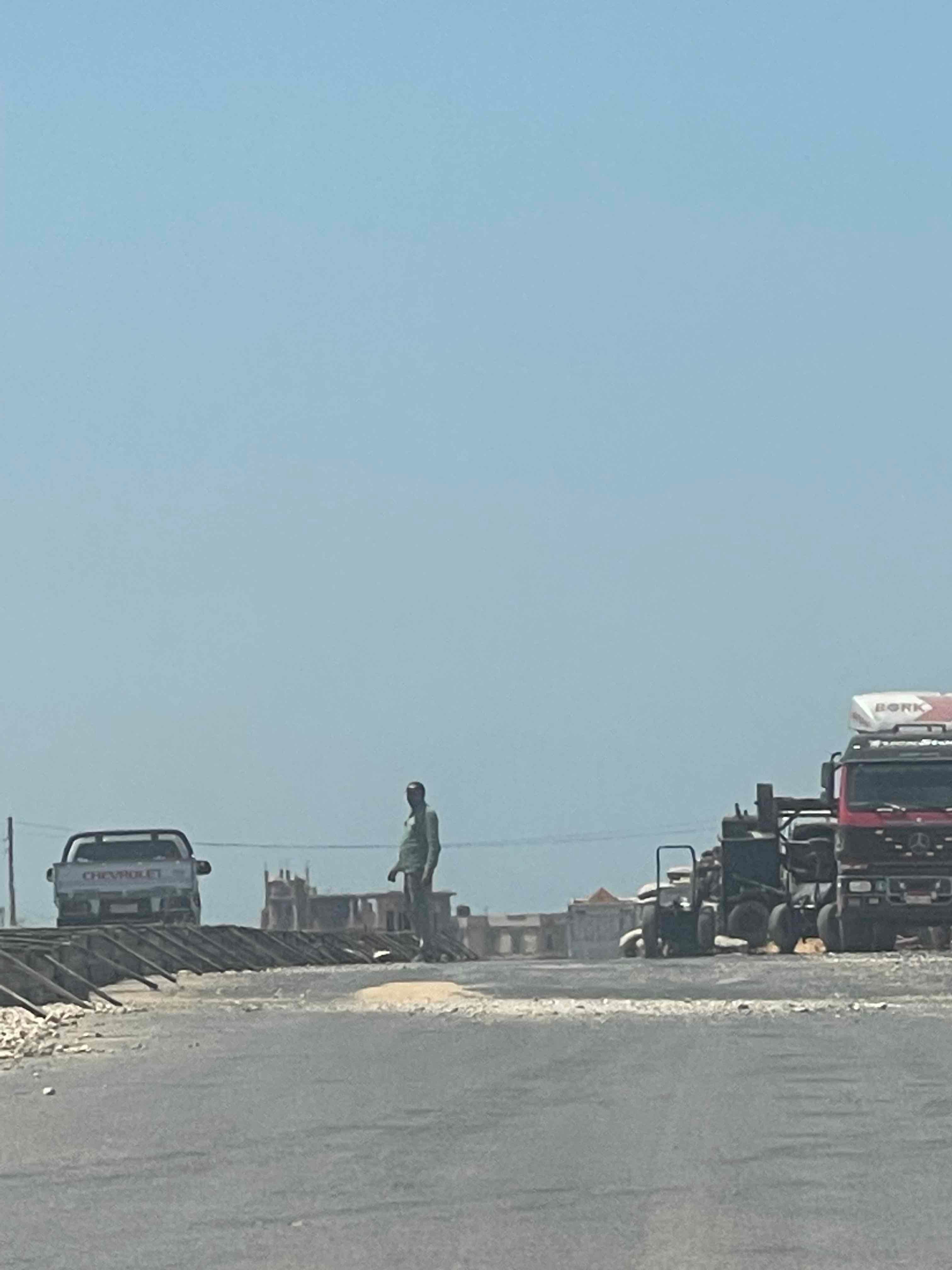 العمل متواصل علي الطرق في الشيخ زويد 