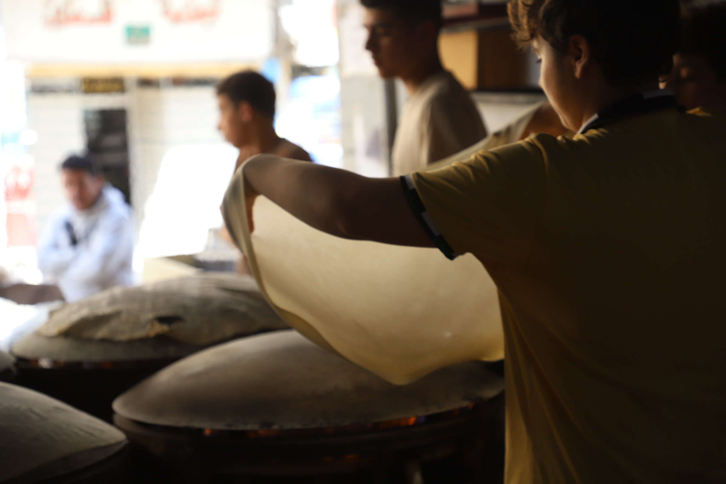 المراحل قبل الاخيرة لرغيف الصاج 