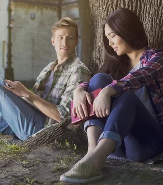 علامات إعجاب الرجل بالمرأة