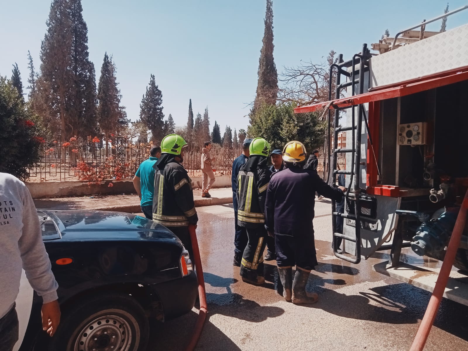 الحماية المدنية تساعد في عملية ضبط القرد